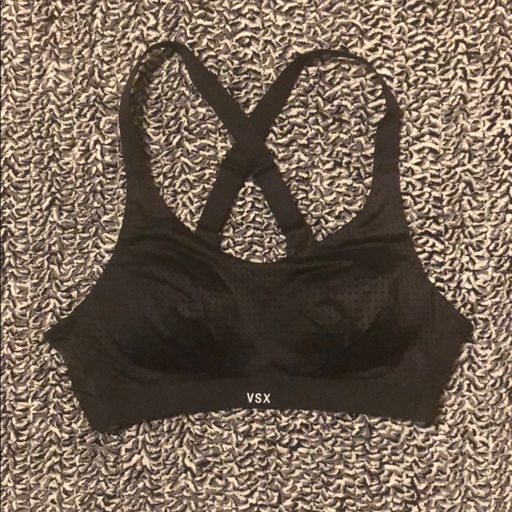 VSX mesh, lightly padded, sports bra. Sz 32A. EUC